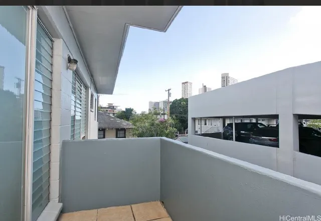 $1,795 | 909 University Avenue, Unit 211, Honolulu, HI 96826