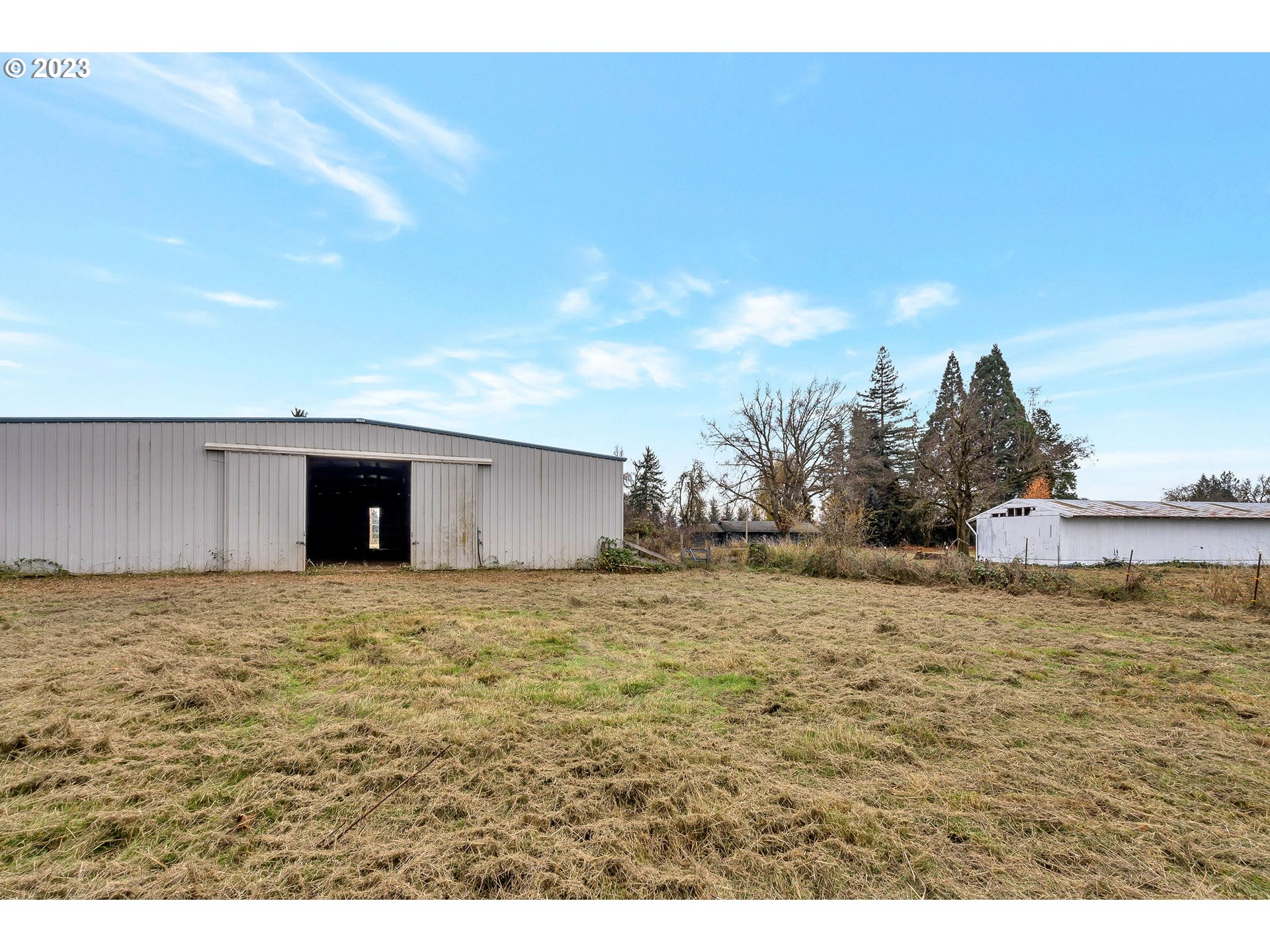 17511 Boones Ferry Road Northeast Hubbard, OR 97032 - Photo 23 of 28 a big room with an ocean