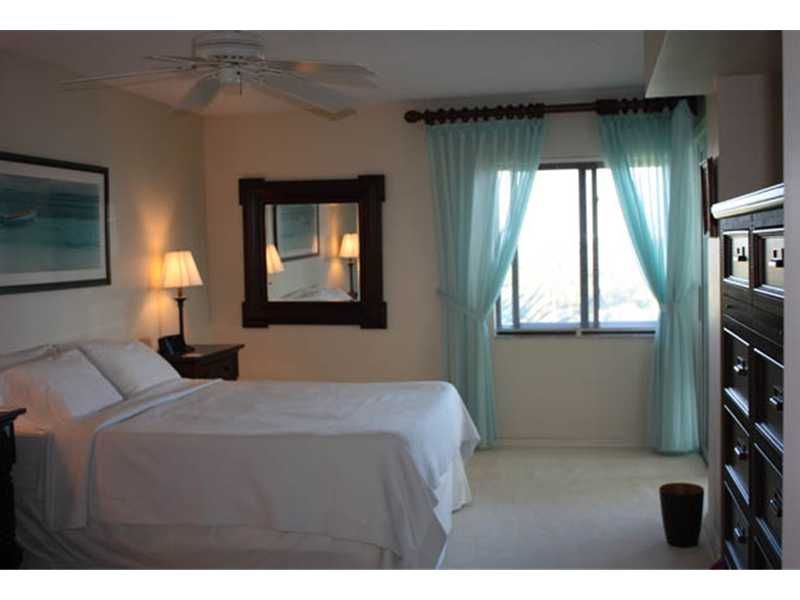 1850 Bay Road, Unit PHB Vero Beach, FL 32963 - Photo 13 of 25 Gallery Image 13
