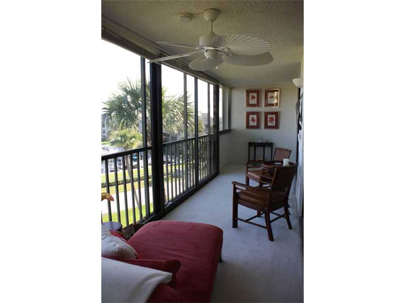 1850 Bay Road, Unit PHB Vero Beach, FL 32963 - Photo 3 of 25 Gallery Image 3