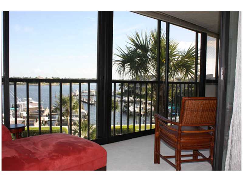 1850 Bay Road, Unit PHB Vero Beach, FL 32963 - Photo 4 of 25 Gallery Image 4