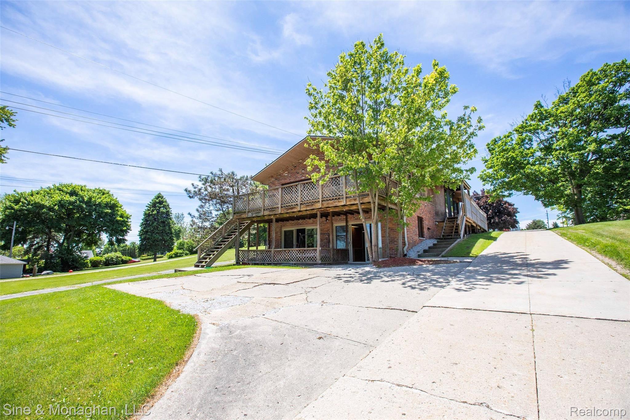 2437 River Road St. Clair, MI 48079 - Photo 60 of 68 61 DRIVE & WATERSIDE EXTERIOR 2437 River Rd.jpg
