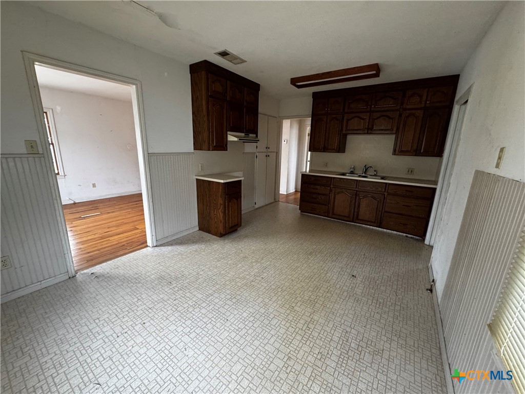 1010 South 17th Street Temple, TX 76504 - Photo 9 of 30 a room with furniture and a flat screen tv