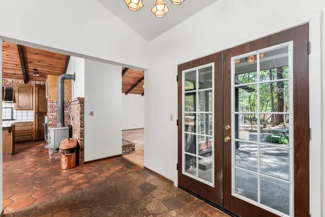 a view of a house with backyard and porch