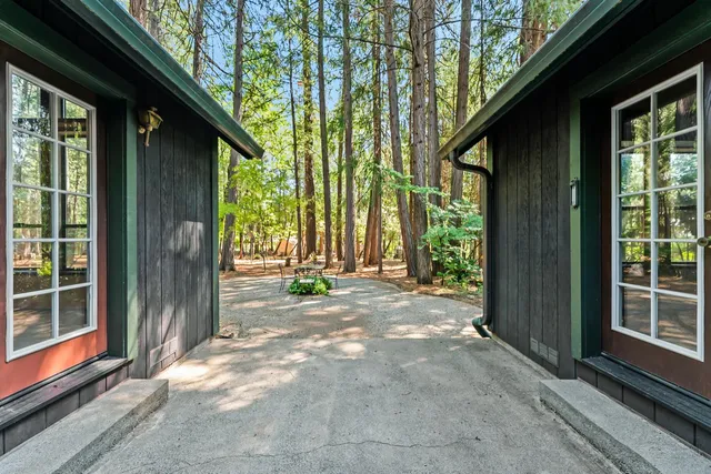 a view of a house with backyard and trees