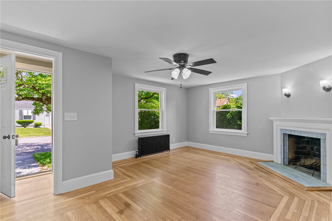 28 Ferrier Drive Warwick, RI 02888 - Photo 13 of 38