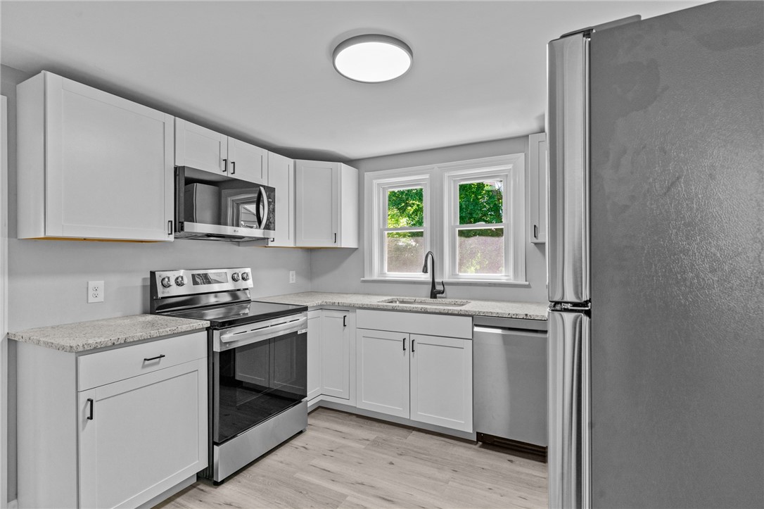 28 Ferrier Drive Warwick, RI 02888 - Photo 2 of 38