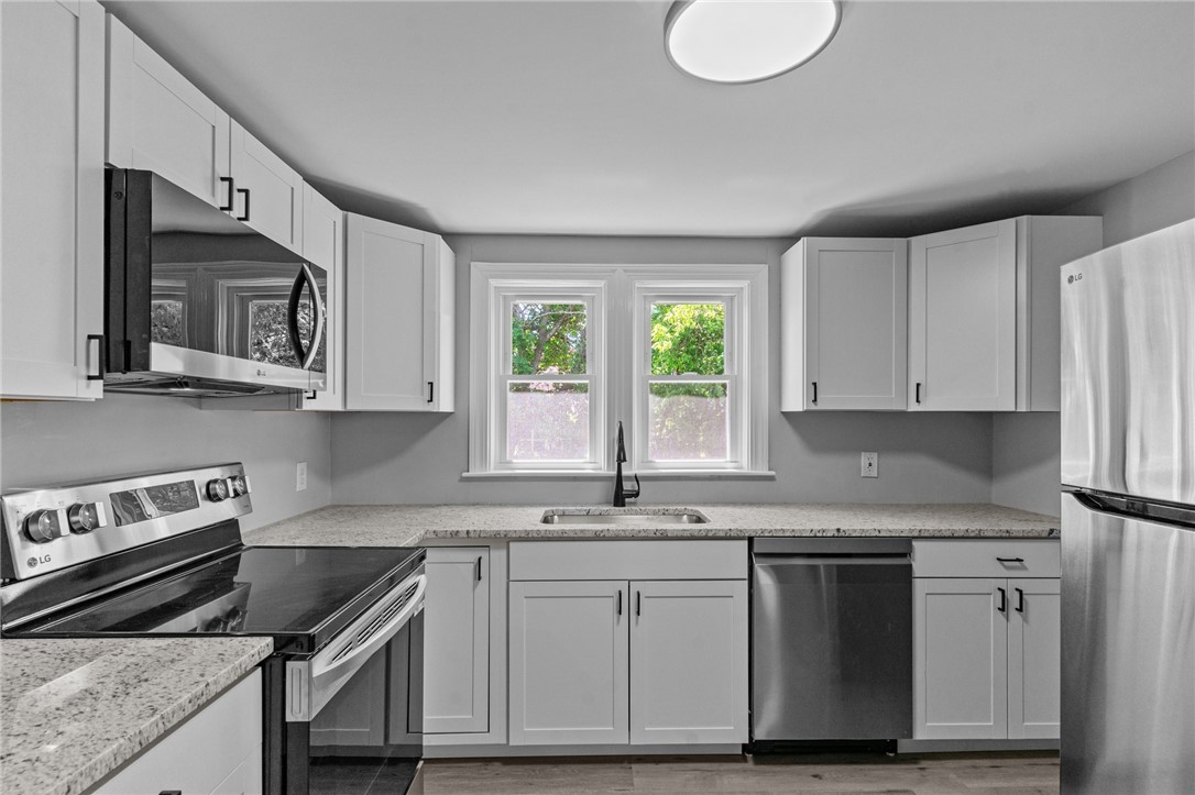 28 Ferrier Drive Warwick, RI 02888 - Photo 4 of 38