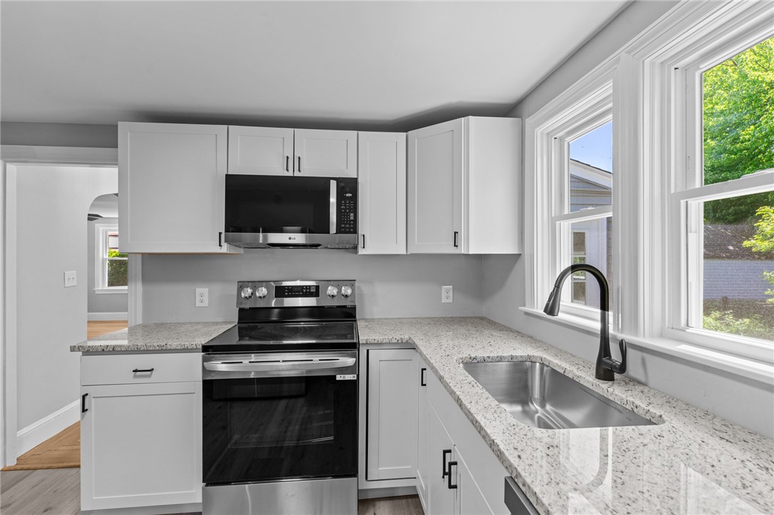 28 Ferrier Drive Warwick, RI 02888 - Photo 5 of 38