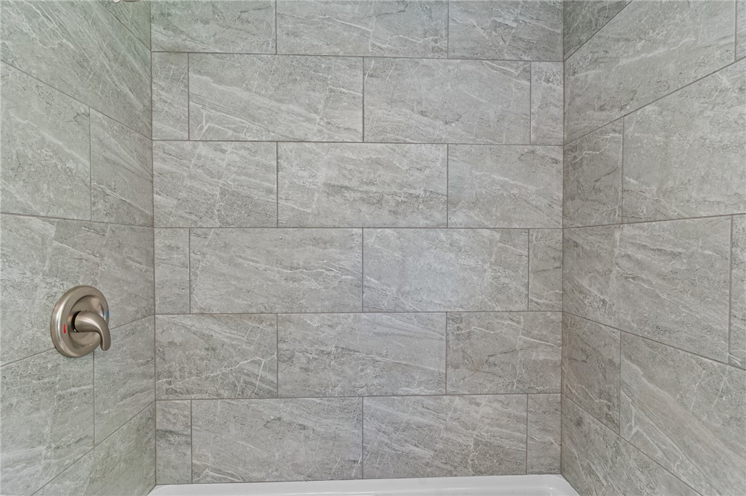 28 Ferrier Drive Warwick, RI 02888 - Photo 8 of 38