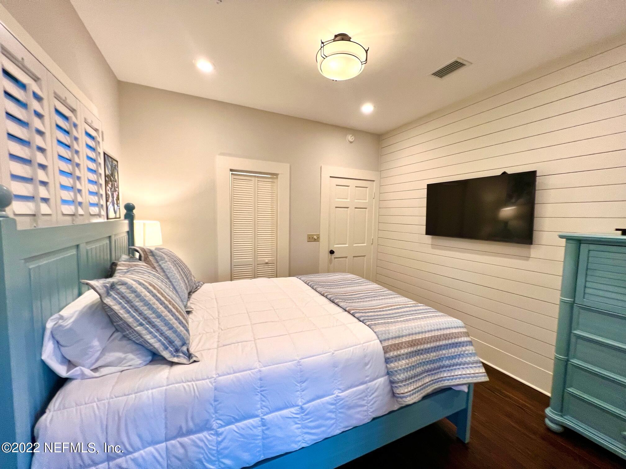 109 Washington Street St. Augustine, FL 32084 - Photo 29 of 31 Guest bed