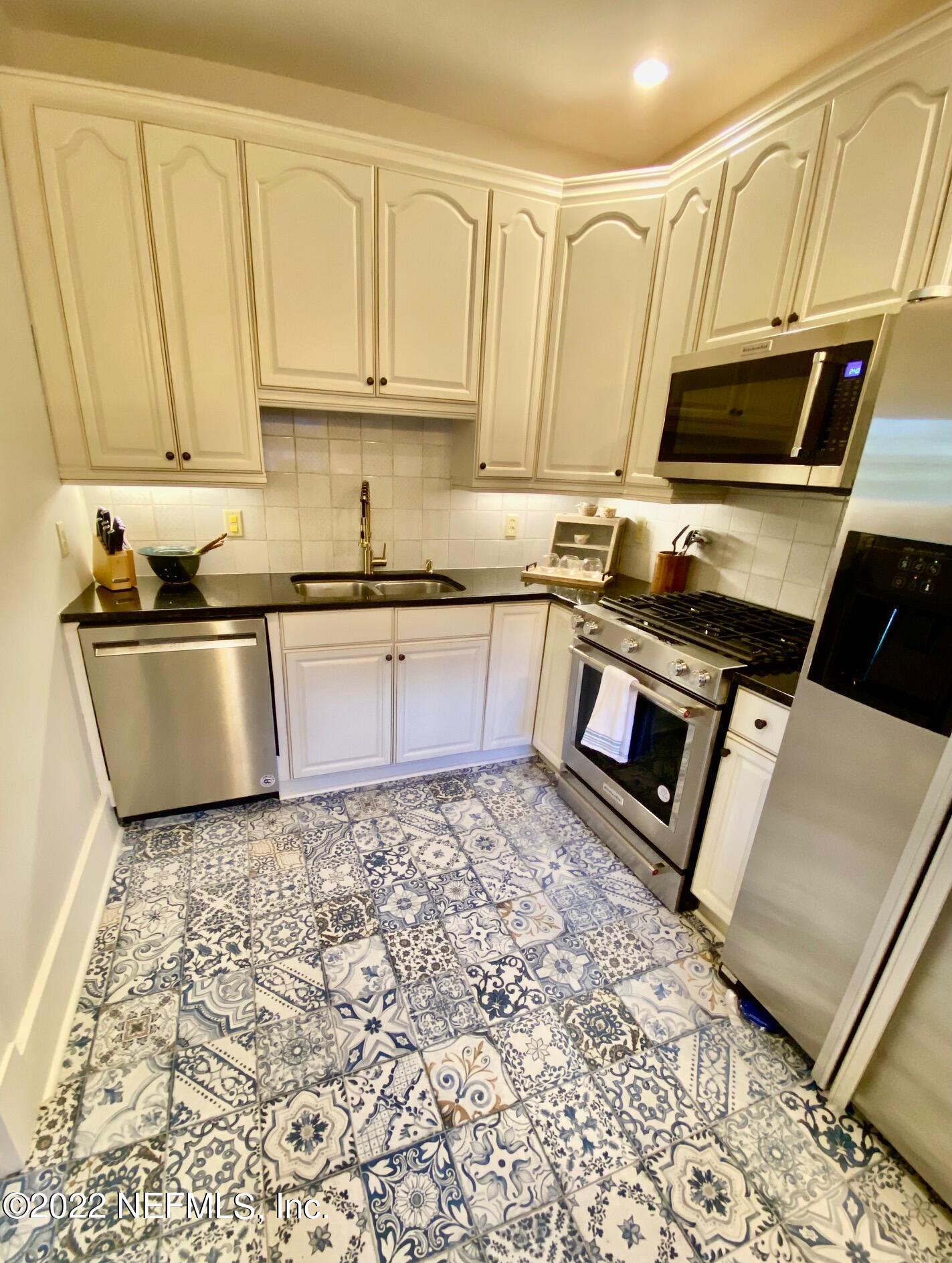 109 Washington Street St. Augustine, FL 32084 - Photo 7 of 31 Kitchen1