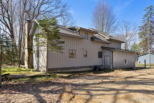 $379,900 | 7724 West Lake Drive, Stanwood, MI 49346