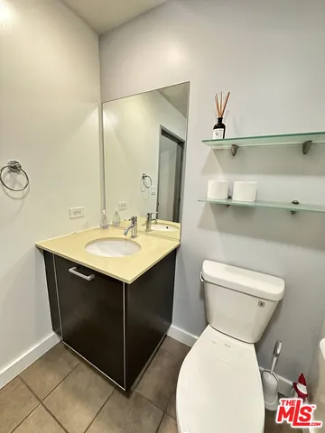 $2,400 | 645 West 9th Street, Unit 422, Los Angeles, CA 90015