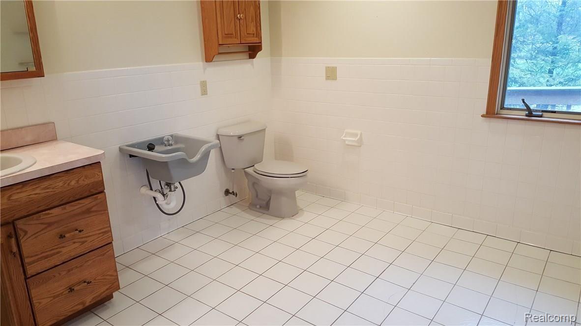 1701 Oakville Waltz Road Carleton, MI 48117 - Photo 20 of 31 20160331_111314.jpg