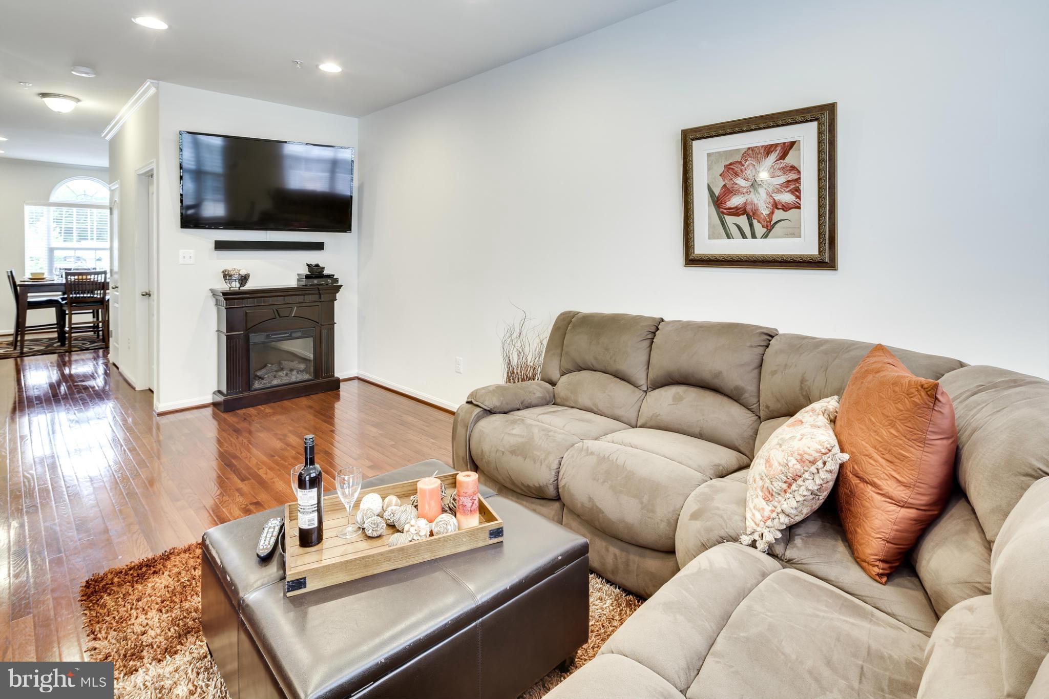 7945 Silver Oak Road Hanover, MD 21076 - Photo 11 of 30 Living Room