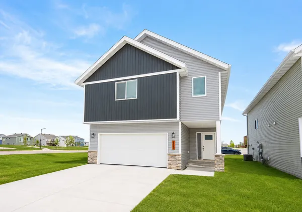 $367,500 | 2387 Eagle Vly Drive South, Fargo, ND 58104