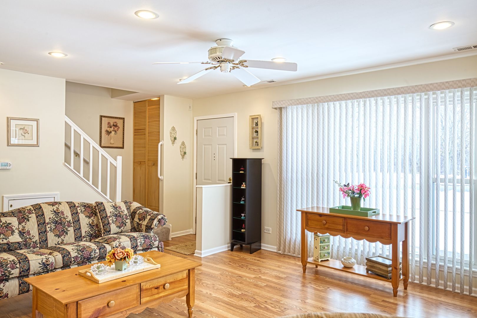 837 Pahl Road, Unit 837 Elk Grove Village, IL 60007 - Photo 2 of 26