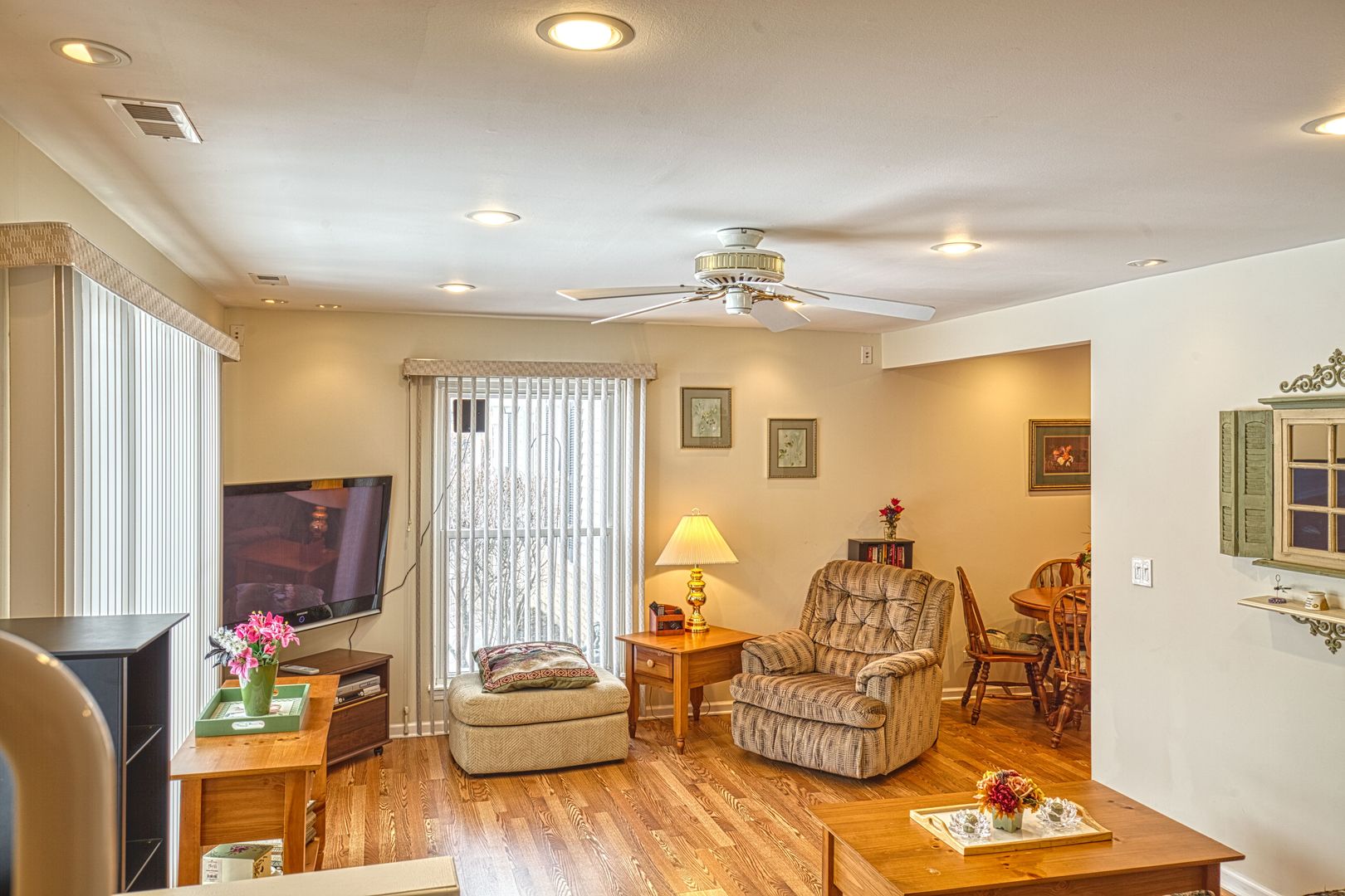 837 Pahl Road, Unit 837 Elk Grove Village, IL 60007 - Photo 3 of 26