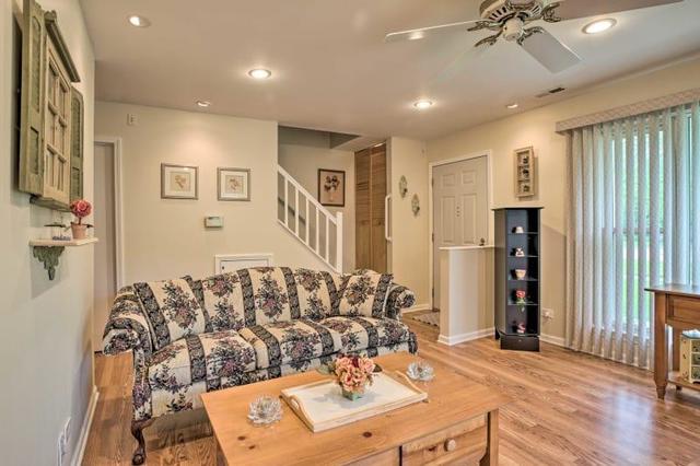 837 Pahl Road, Unit 837 Elk Grove Village, IL 60007 - Photo 4 of 26