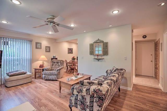 837 Pahl Road, Unit 837 Elk Grove Village, IL 60007 - Photo 5 of 26