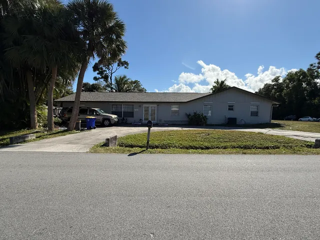 $2,900 | 2566 Southeast Bonita Street, Stuart, FL 34997
