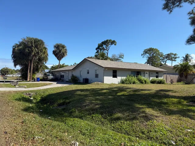 $2,900 | 2566 Southeast Bonita Street, Stuart, FL 34997