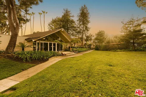 $885,000 | 16631 Algonquin Street, Huntington Beach, CA 92649