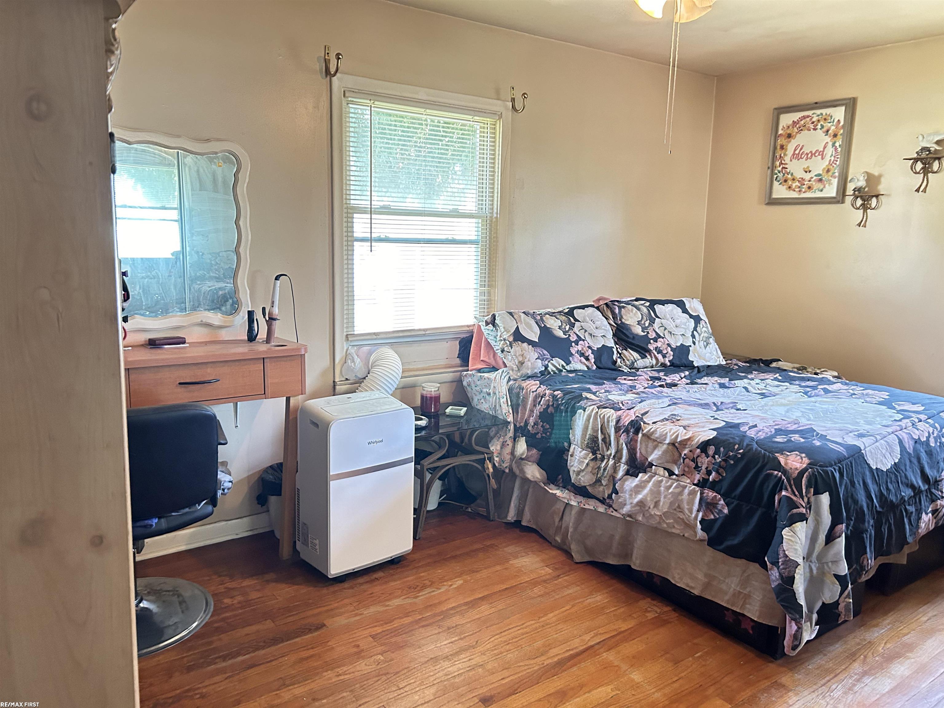 8694 Stephens Road Warren, MI 48089 - Photo 13 of 29 50156489-9c8d07af-f8e8-4378-8604-ecac327f5e4f.JPG