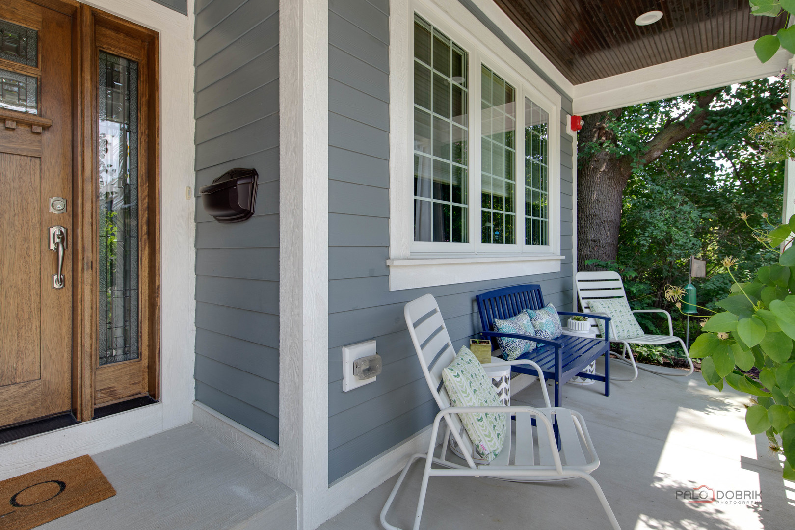192 Gage Road Riverside, IL 60546 - Photo 4 of 56 a view of a patio with table and chairs and potted plants