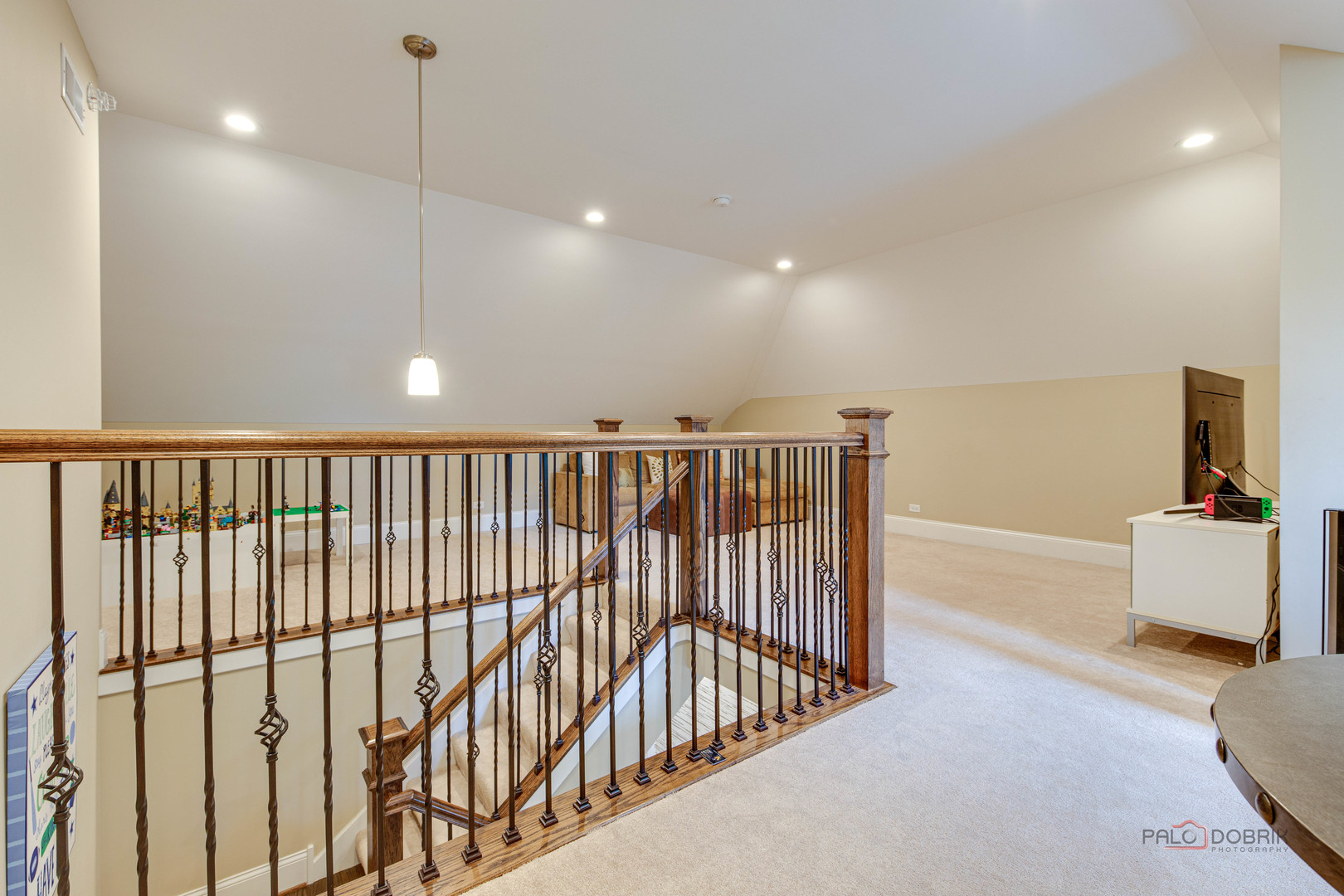 192 Gage Road Riverside, IL 60546 - Photo 44 of 56 a view of hallway with furniture
