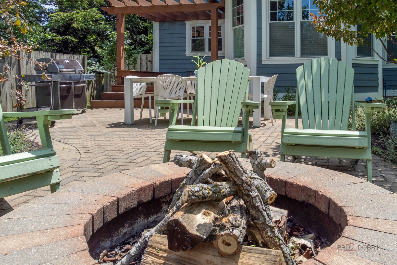 192 Gage Road Riverside, IL 60546 - Photo 54 of 56 a view of a dinning tables and chairs in a patio