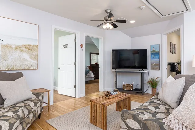 $1,750,000 | 28 Palm Beach Avenue, Narragansett, RI 02882