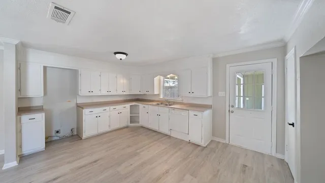 $1,700 | 403 Prairieville Street, Canton, TX 75103