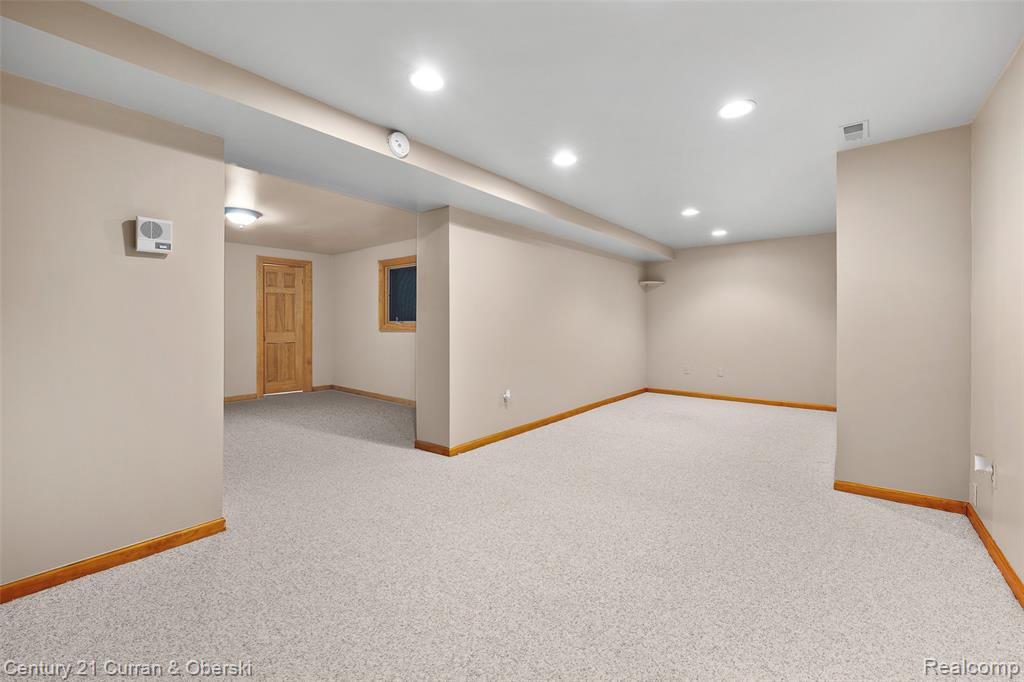 1162 Heights Road Lake Orion, MI 48362 - Photo 37 of 59 Gallery Image 37
