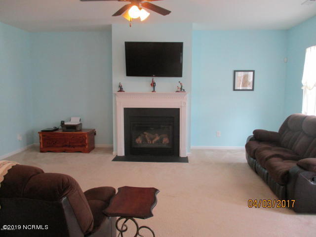 104 Stone Gate Jacksonville, NC 28546 - Photo 3 of 23 20170406010935808171000000-o