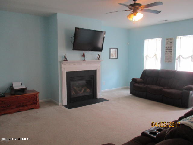 104 Stone Gate Jacksonville, NC 28546 - Photo 4 of 23 20170406011002815659000000-o