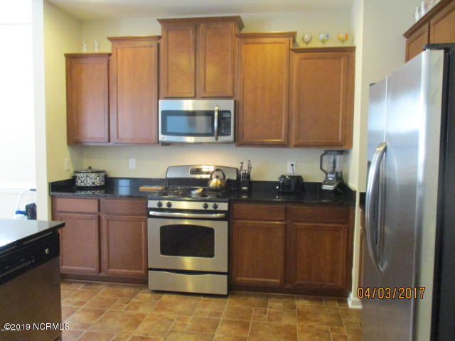 104 Stone Gate Jacksonville, NC 28546 - Photo 8 of 23 20170406010902608134000000-o