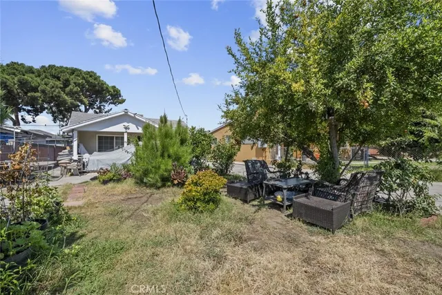 a view of a house with backyard and sitting area