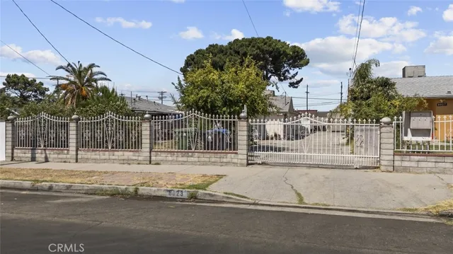 a view of a yard in front of a building