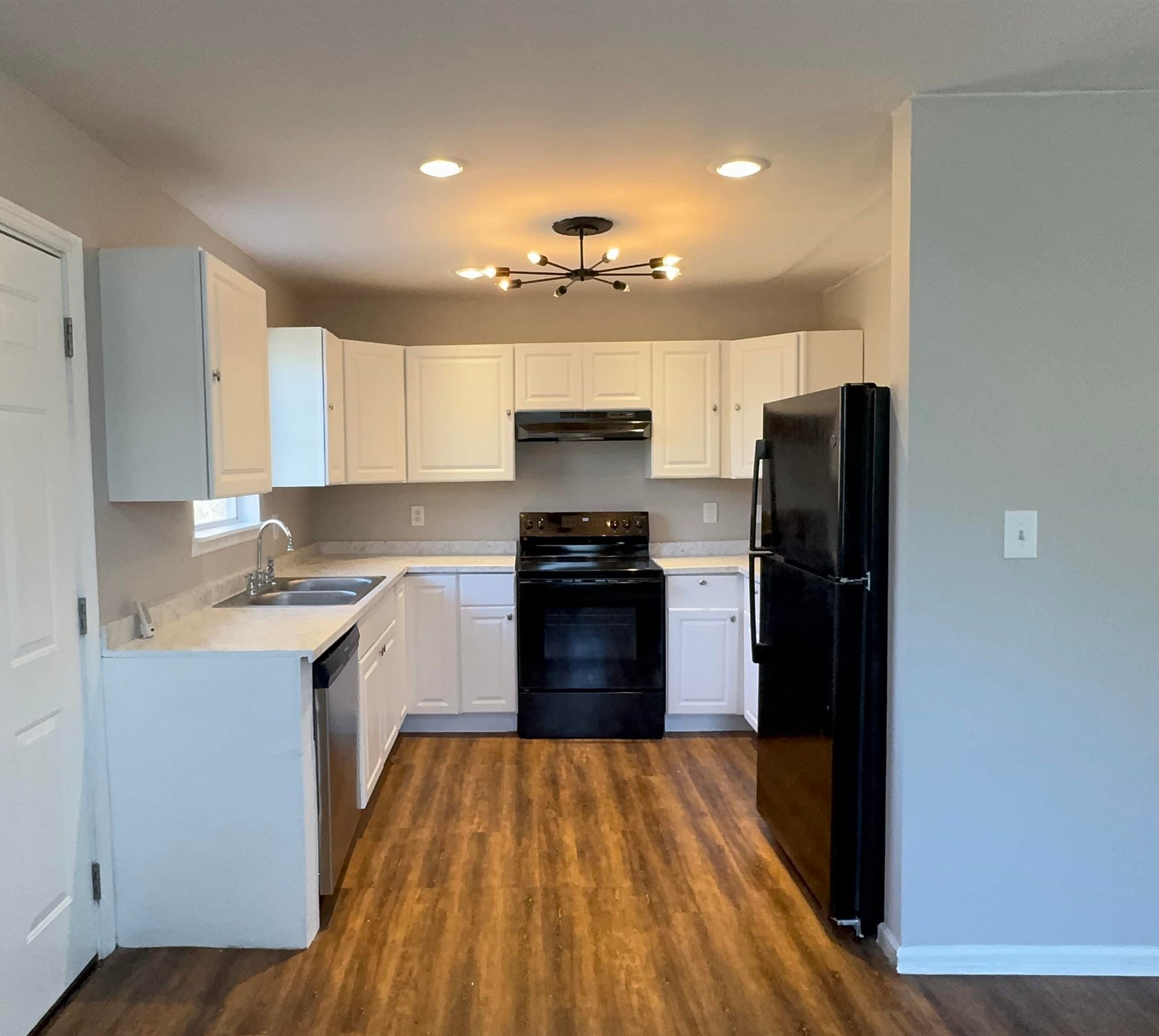 114 Celestial Street Spartanburg, SC 29306 - Photo 2 of 26