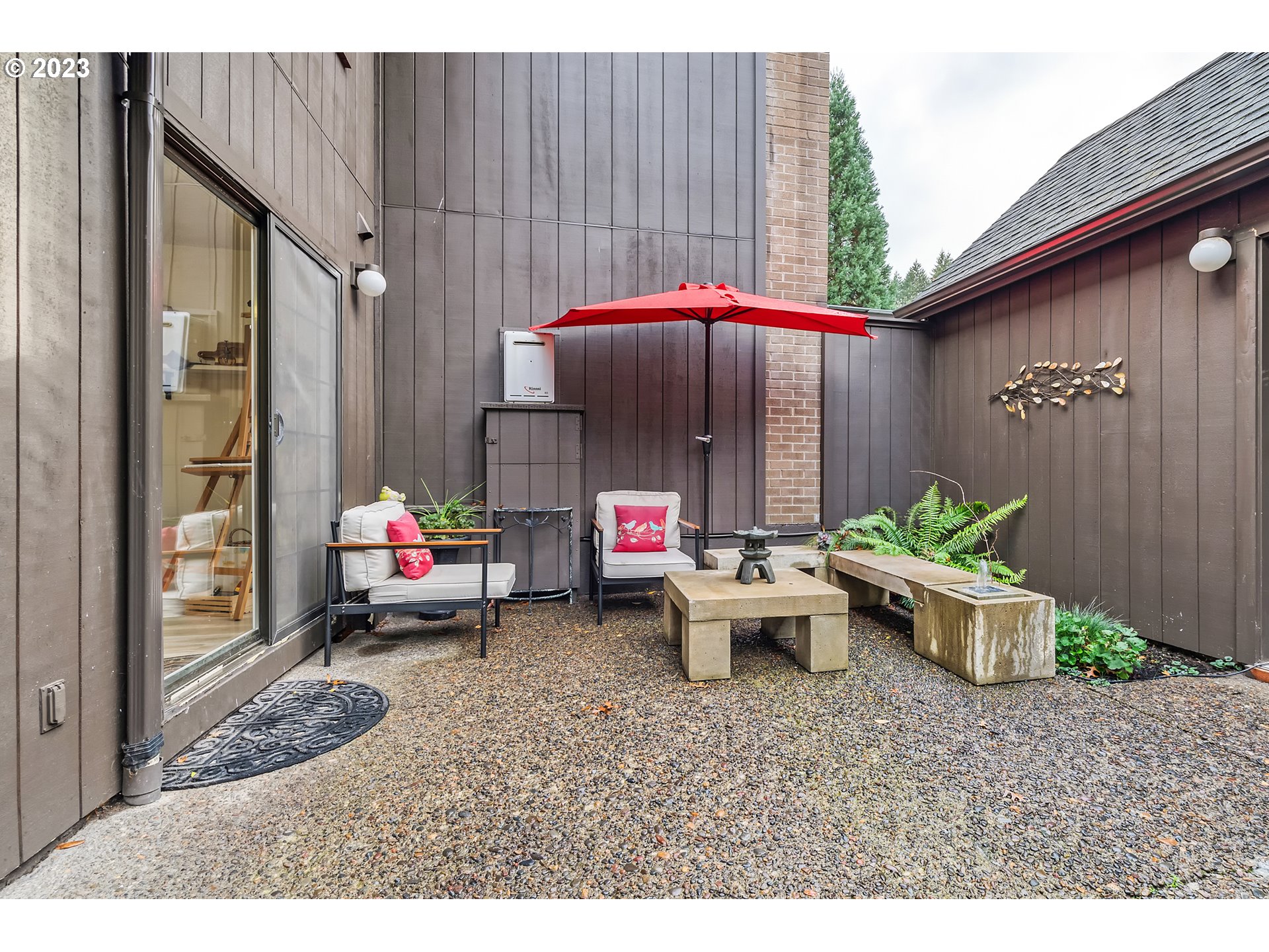 109 Westbrook Way Eugene, OR 97405 - Photo 27 of 36 a group of people sitting in front of a building