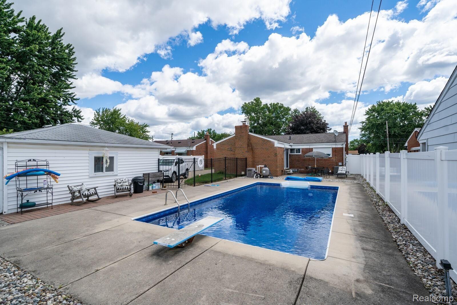 29215 Schoenherr Road Warren, MI 48088 - Photo 26 of 30 27_DSC06373_mls.jpg