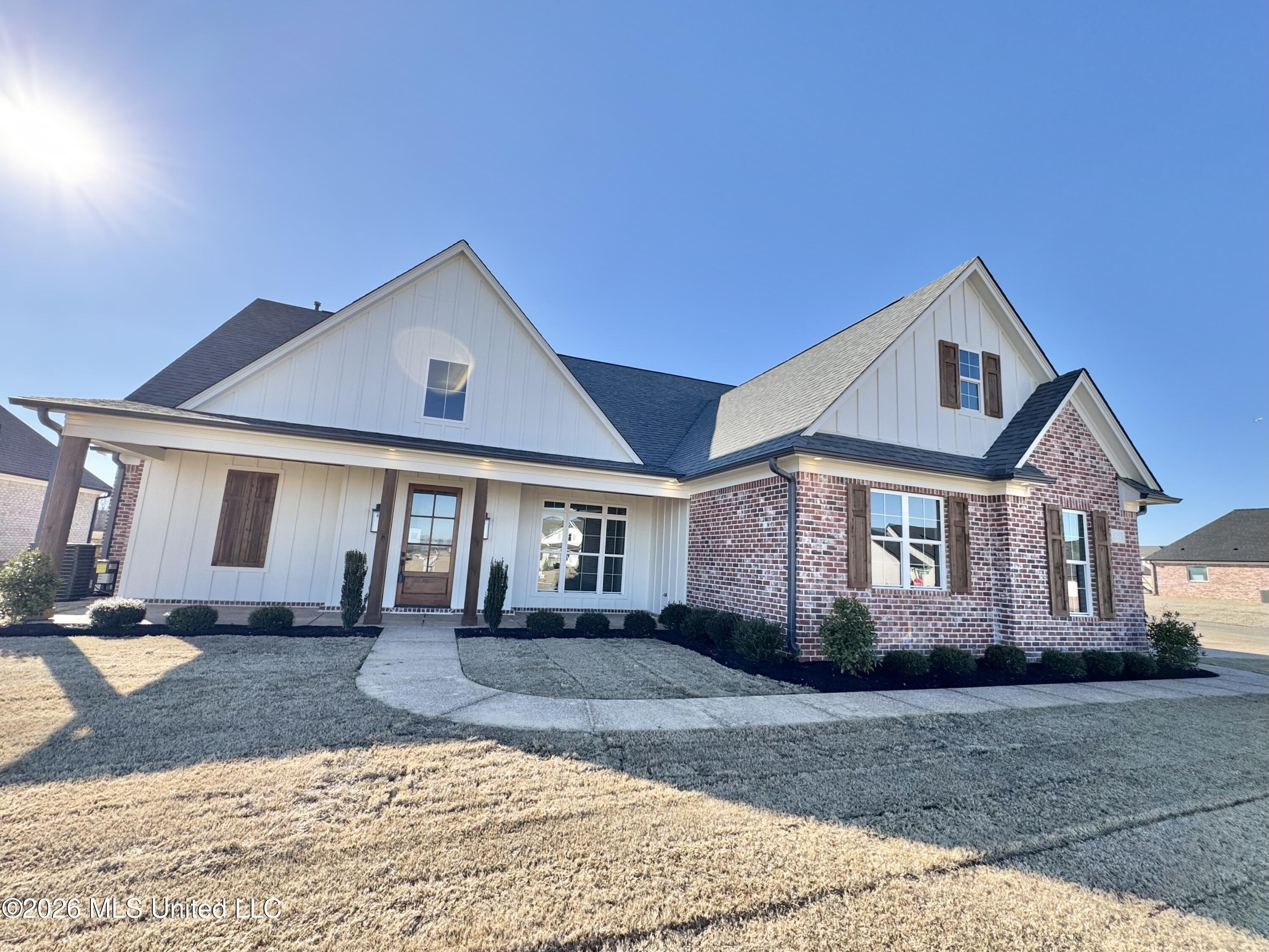 1755 Bakersfield Way Nesbit, MS 38651 - Photo 2 of 46 IMG_5481