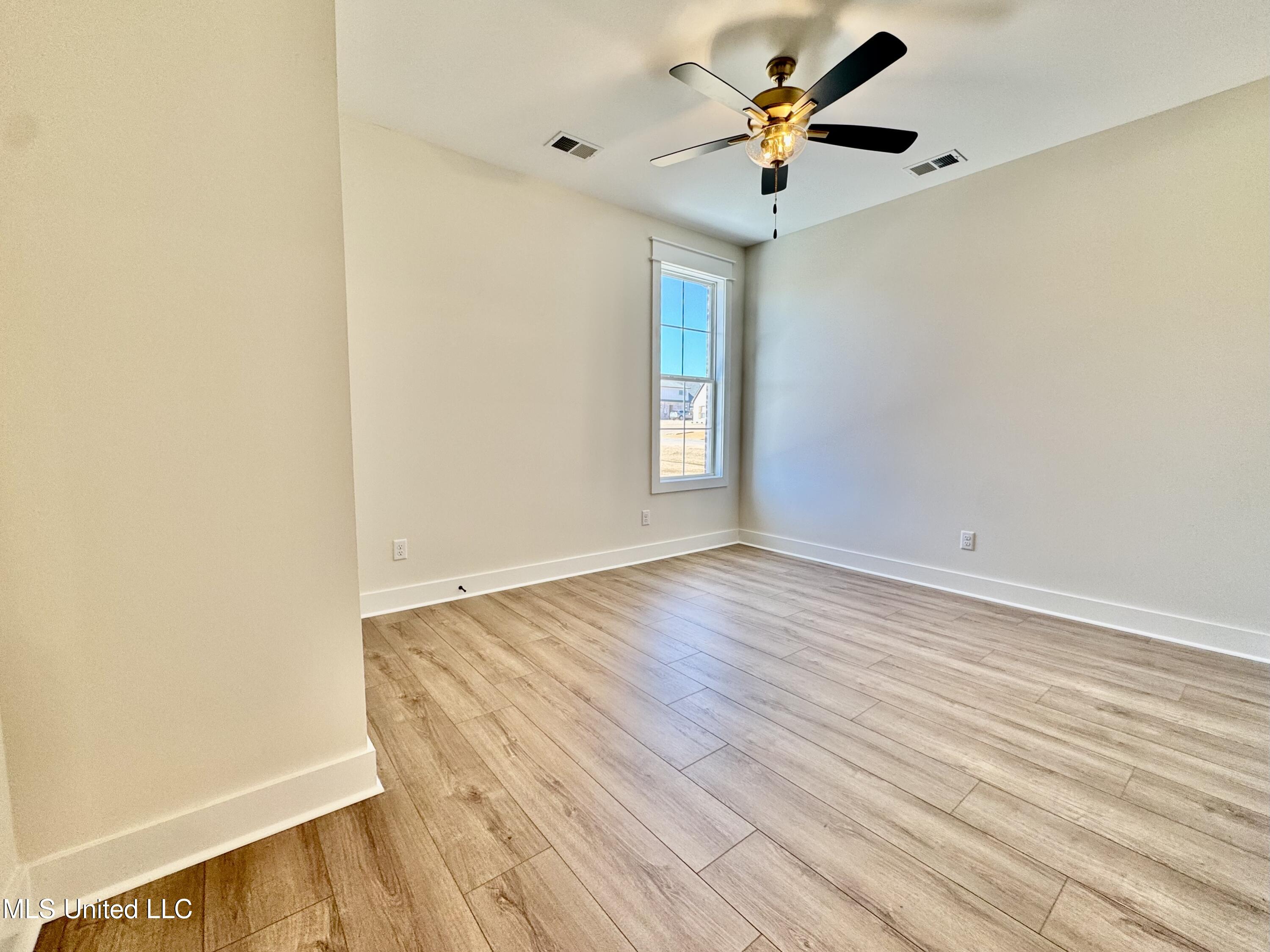 1755 Bakersfield Way Nesbit, MS 38651 - Photo 26 of 41 IMG_4701