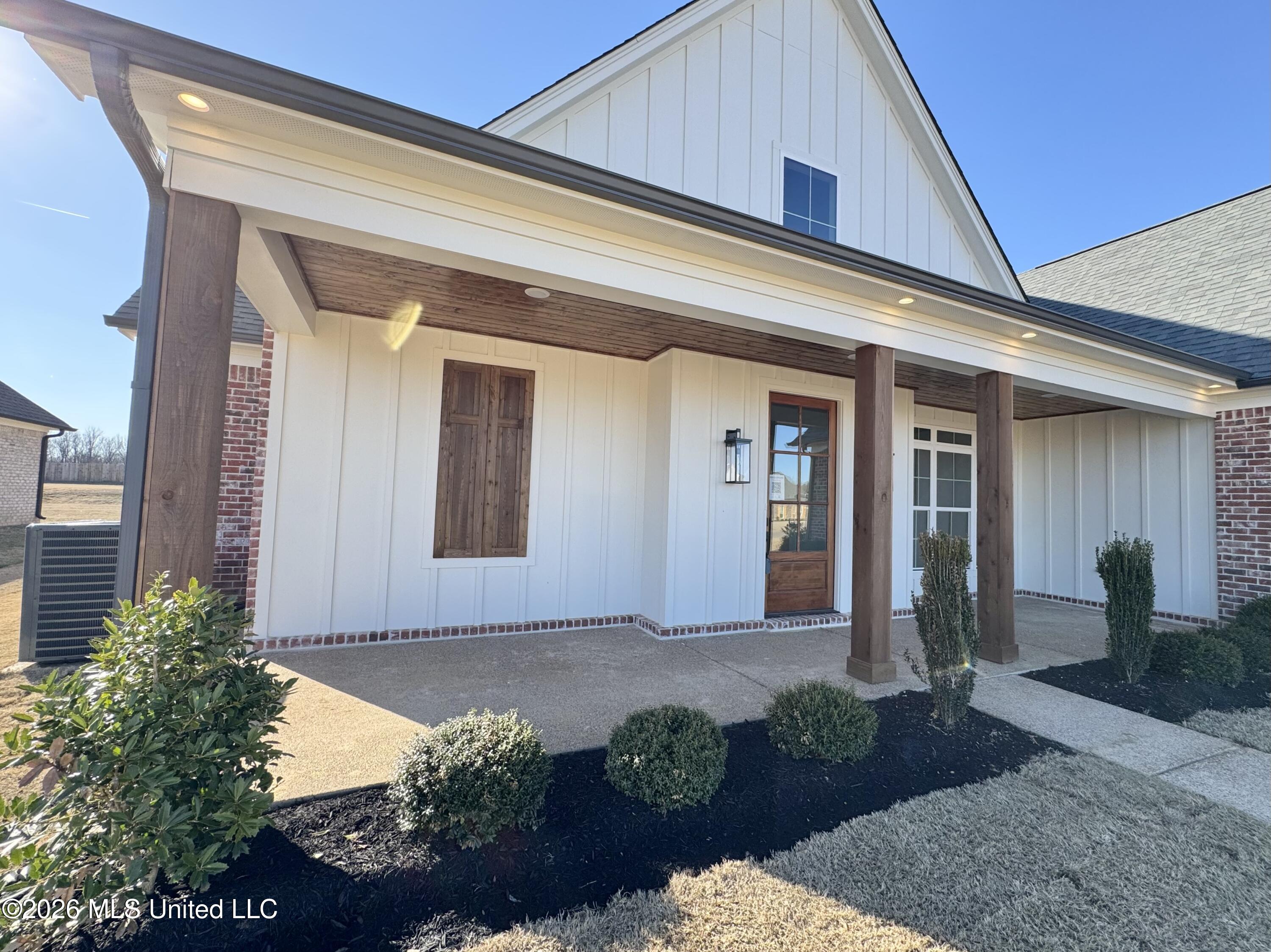 1755 Bakersfield Way Nesbit, MS 38651 - Photo 3 of 46 IMG_5484