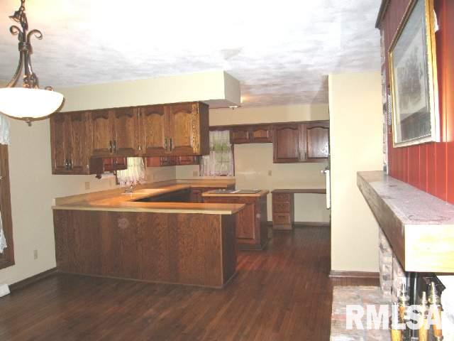 3155 Rambling Road Bettendorf, IA 52722 - Photo 3 of 8