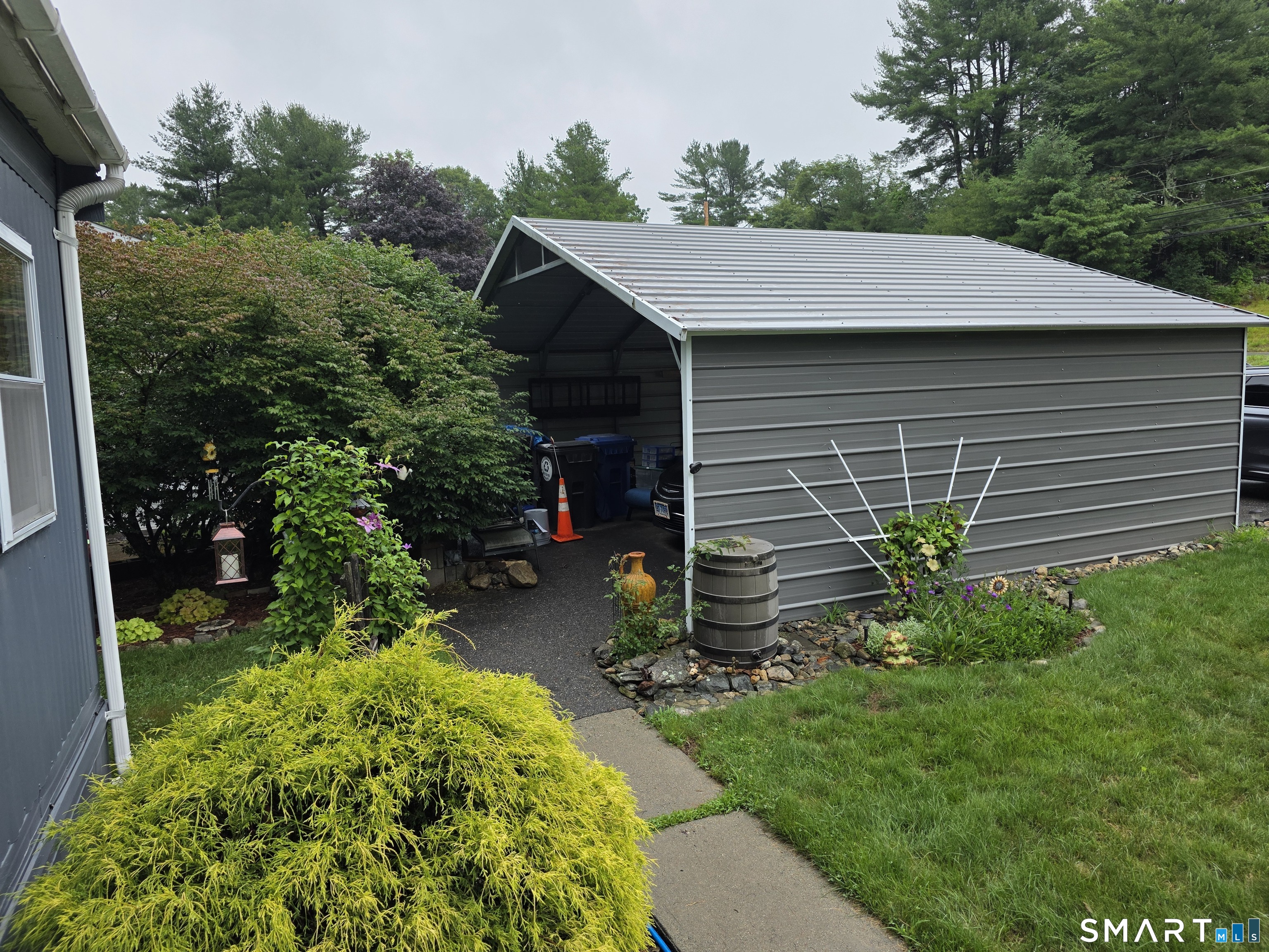 439 Putnam Pike Killingly, CT 06241 - Photo 3 of 16