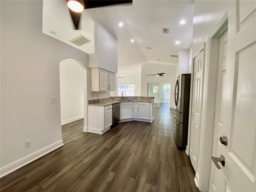 10264 Oak Crest Road Orlando, FL 32829 - Photo 9 of 38