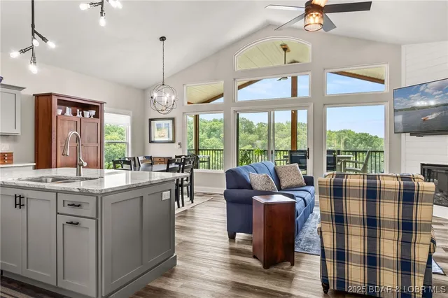 $633,500 | 76 Barolo Lane, Unit 21A, Camdenton, MO 65020